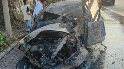 Tragedi Mobil Tabrak Pohon di Surabaya: 2 Jiwa Hilang, Diduga Sopir Mabuk!