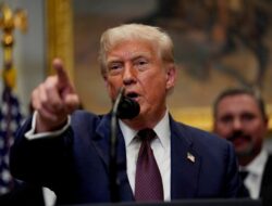 **Trump Ancam Izinkan Serangan Israel Jika Hamas Gagal Patuhi Gencatan**