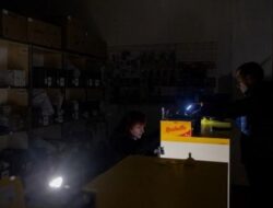 **Ukraina Padamkan Listrik Nasional Bergilir Sebagai Langkah Darurat Tengah Serangan Rusia**
