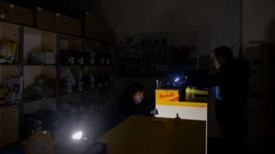**Ukraina Padamkan Listrik Nasional Bergilir Sebagai Langkah Darurat Tengah Serangan Rusia**