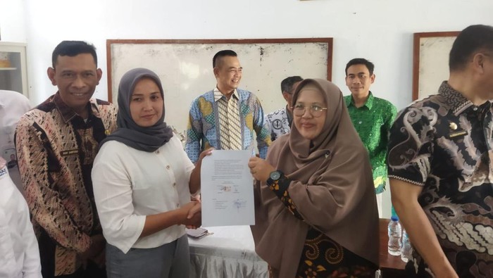 **Guru Diminta Tak Takut Didik Siswa Disiplin, Setelah Kisah Kepala Sekolah Cimarga yang Dinonaktifkan**