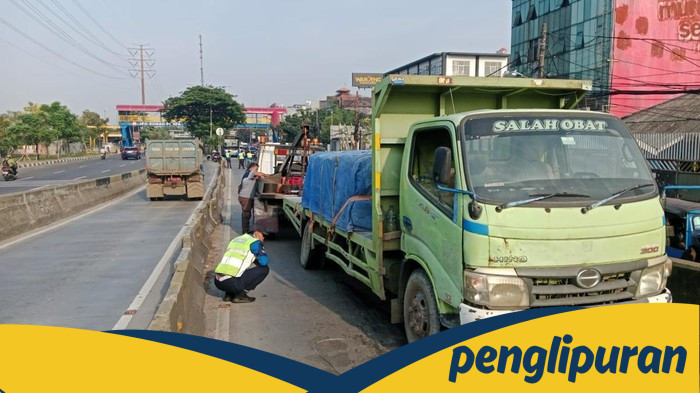 Truk Semen Patah Roda, Lalin Flyover Pesing Arah Grogol Dialihkan