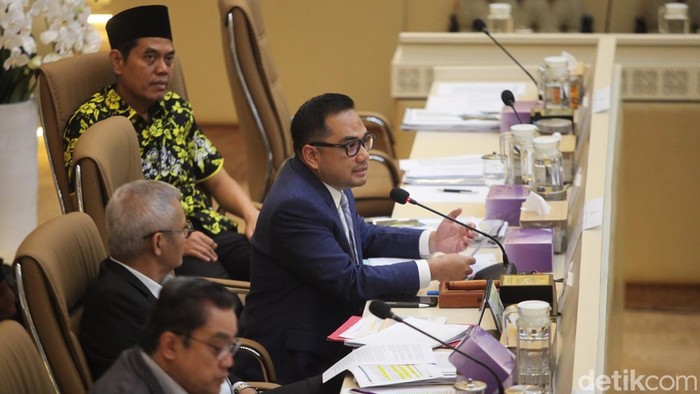 MK Perintahkan Bangun Lembaga Awasi ASN, Komisi II DPR Dukung Revisi UU!