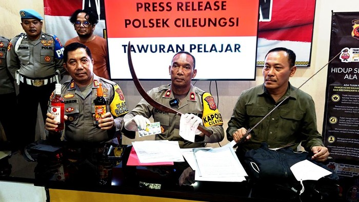 Polisi Tangkap 4 Pelaku Tawuran di Cileungsi Bogor, 1 Pelajar Kena Bacok: Kenali Siapa Mereka!