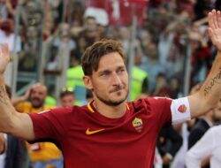 “Totti Nangis Tiap Hari Selama 3 Minggu Usai Pensiun: Kisah Perpisahan yang Menyedihkan”