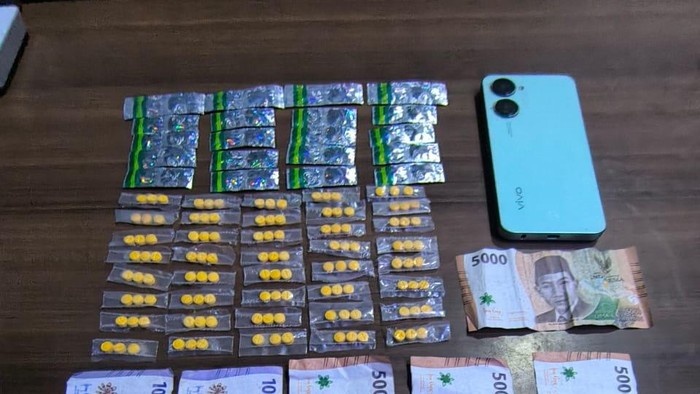 Polres Serang Tangkap Remaja Pengedar Pil Koplo, 160 Butir Obat Keras Disita - Update 1