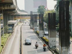 “Wajah Baru Rasuna Said: Tiang Monorel Mangkrak Siap Dibongkar untuk Masa Depan Kota”