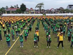 Ojol Pelalawan Tanam Pohon dan Perpanjang SIM Gratis Bersama Satlantas