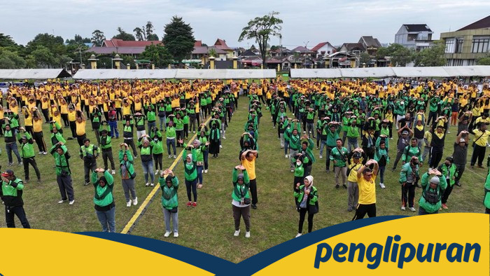 Ojol Pelalawan Tanam Pohon dan Perpanjang SIM Gratis Bersama Satlantas