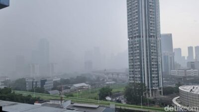 Air Hujan Jakarta Terkontaminasi Mikroplastik Berbahaya Menurut BRIN