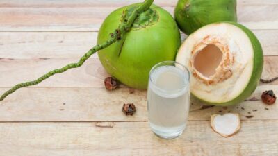 “Batu Ginjal? Ini Fakta Mengejutkan dari Air Kelapa yang Harus Anda Ketahui”