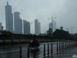 Ternyata Hujan di Jakarta Bawa Ancaman Mikroplastik! Waspada Dampaknya