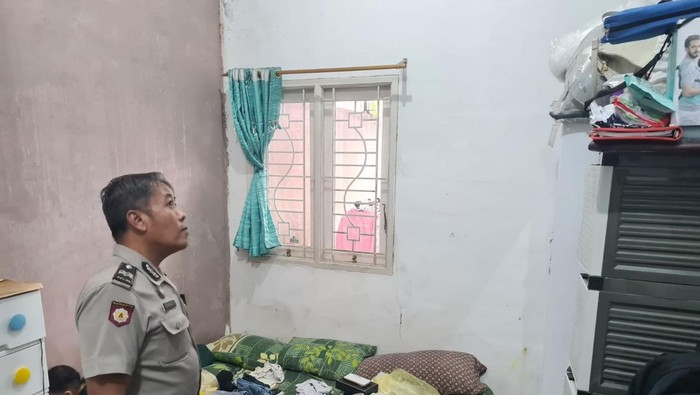 Warga Bekasi Lapor 110 Usai Rumah Dibobol Maling, Polisi Langsung Cek TKP: Tindak Pijak Maling di Bekasi Berhasil Ditangani Cepat!