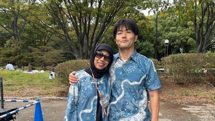 **Uni Ipeh: Kisah Perantau Minang yang Menyeduh Rasa Padang di Jantung Tokyo**