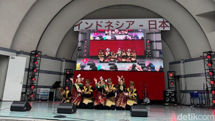 Dimotori IKM, Tarian Minang Memukau Penonton di Festival Indonesia-Jepang 2025 - Update 1