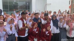 “Mensos dan Seskab Teddy Cek Sekolah Rakyat di Tangsel, Disambut Antusias Siswa”