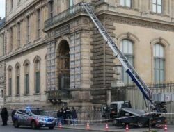 “Museum Louvre di Paris Dirampok: Perhiasan Sejarah Raib dalam Kejahatan Berkelas!”