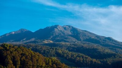 “Kementerian ESDM Tegaskan: Gunung Lawu Tidak Ada dalam Zona Panas Bumi! Kenali Fakta”