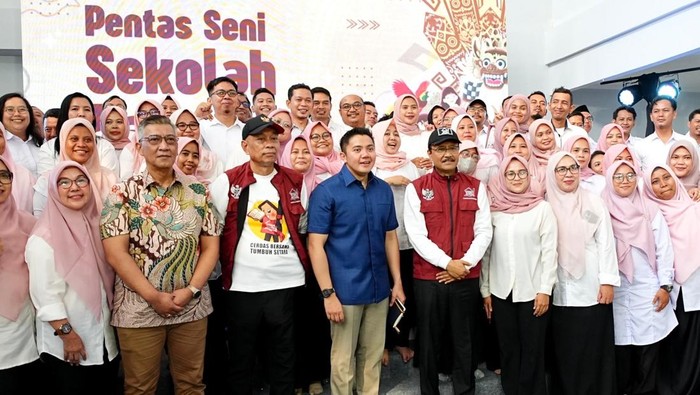 **Mensos Gus Ipul Berikan Tugas Berat pada Letkol Teddy: Jadi Komisi Etik dan Pendamping PKH**