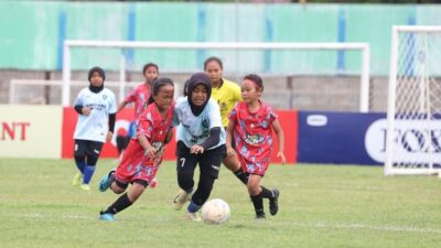 “Soccer Challenge: Siswi Berlomba, Sepakbola Masa Depan Terang!”