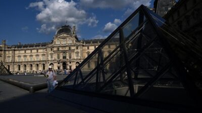 60 Penyidik Tangani Kasus Perampokan di Museum Louvre, 4 Pelaku Diburu: Tantangan Besar bagi Kepolisian