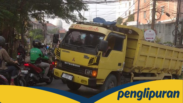 Truk Mogok di Cimanggis, Depok, Lalin Macet Sampai Cibubur Junction!