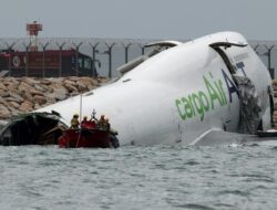 Tragedi Pesawat Kargo Hong Kong: 2 Jiwa Hilang dalam Sekejap!