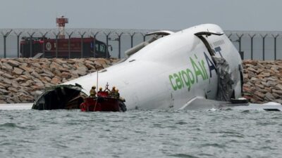 Tragedi Pesawat Kargo Hong Kong: 2 Jiwa Hilang dalam Sekejap!