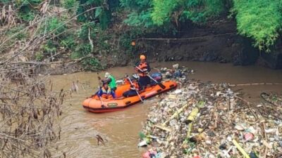Tragedi Terpeleset di Flyover: Pria Tangerang Jatuh ke Kali Angke