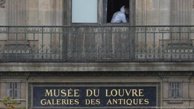 **Museum Louvre Dibobol, Pencuri Gasak Mahkota dalam 4 Menit: Aksi Profesional yang Guncangkan Publik**