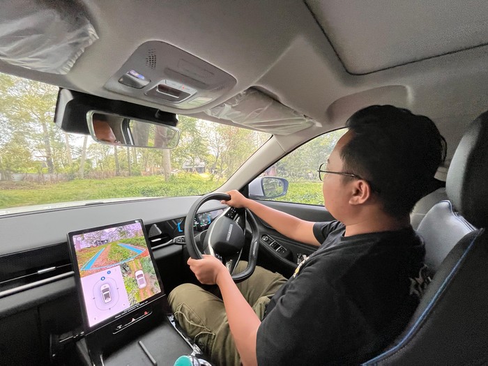 Interior Modern Mobil Listrik China, Minim Tombol Fisik: Pro & Kontra untuk Konsumen Indonesia