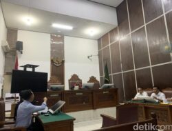 Delpedro dan Polda Metro Ungkap Replik-Duplik Praperadilan Kasus Penghasutan yang Mencengangkan!