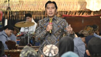 “Ibas Dorong Konservasi Budaya melalui Pagelaran Wayang Kulit di Pacitan”