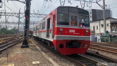 KRL Daru-Parung Panjang Terhambat, Penumpang Terjebak dalam Gangguan Sinyal!