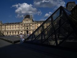 Museum Louvre Bantah Keterlibatan Intelejen Israel dalam Pencurian Mahkota Berlian