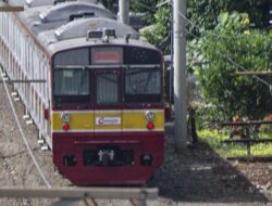 **Perjalanan KRL Rute Daru-Parung Panjang Telat 10 Menit gegara Gangguan Sinyal**