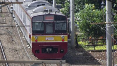 **Perjalanan KRL Rute Daru-Parung Panjang Telat 10 Menit gegara Gangguan Sinyal**