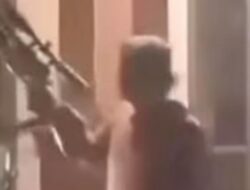 Pria Ini Bawa Senapan, Bubarkan Tawuran di Bogor, Viral!