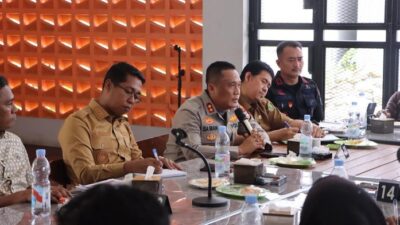 **Kapolres Rohil Mediasi Warga dan PT Pasca Bentrok, Ini Hasilnya! 2 Kesepakatan Penting Tercapai**