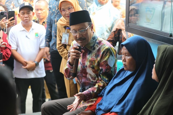 Gus Ipul Soroti Kebocoran BLTS di Puskesos Karawang: Warga Geram!