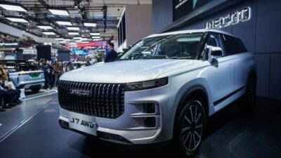 “Mengapa Orang RI Ragu Beli Mobil Listrik? PHEV Bisa Jadi Solusi”