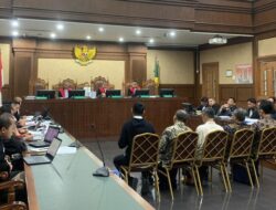 Hakim yang Menyidangkan Teman: Suap Migor Teronggok dalam Nangis