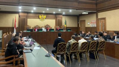 Hakim yang Menyidangkan Teman: Suap Migor Teronggok dalam Nangis