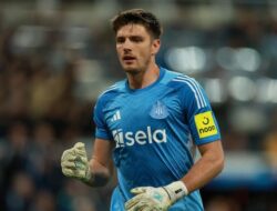 Assist Geger Nick Pope: Lemparan Jarak Jauh yang Guncangkan Newcastle vs Benfica!