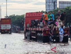 Banjir Pantura Semarang Pagi Ini, Ribuan Motor Mogok!