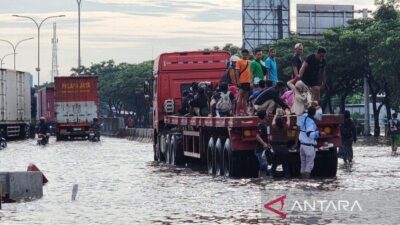 Banjir Pantura Semarang Pagi Ini, Ribuan Motor Mogok!