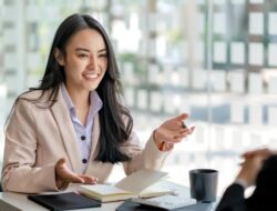 “Jas atau Kemeja? Pilih Busana yang Tepat Saat Melamar Kerja”