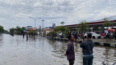 Banjir Jalur Pantura Semarang Makin Parah, Kendaraan Tak Bisa Melintas – Update 1