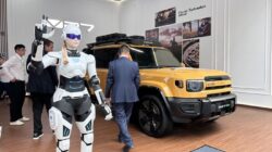 [Robot AiMOGA: Robot Canggih yang Menawan Hati dari Pangeran sampai Sales Mobil]