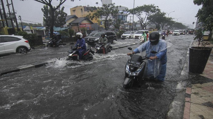 Pemkot Depok Beraksi Tegas, Bongkar Bangunan Liar Penyebab Banjir di Jl Margonda!